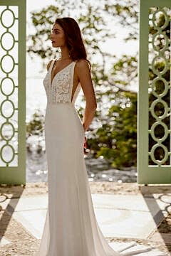 Aire Barcelona Savia with V-Neck